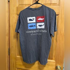 Vineyard Vines men’s size S fish of the south t shirt